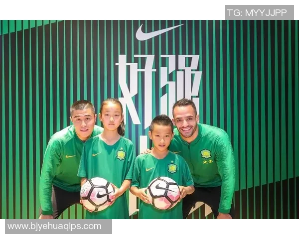 足球明星与小球迷之间的深厚情感纽带与互动关系解析 足球明星与小球迷之间的深厚情感纽带与互动关系解析