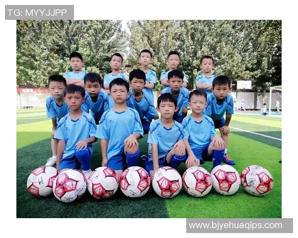 走进足球球星的生活与训练揭秘，感受绿茵场背后的坚持与荣耀